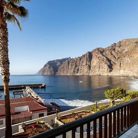 Patti Los Gigantes Acantilado de los Gigantes